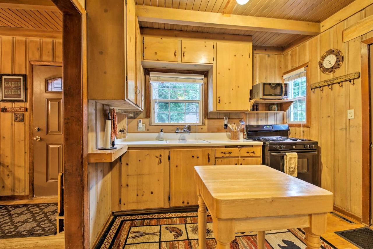 Vintage Snow White Cottage About 2 Miles To Village! Лейк-Эрроухед Экстерьер фото